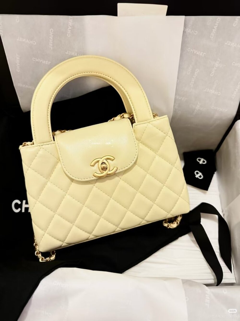 Classic CHANEL   bag: A Stylish and Versatile Choice for Elegance